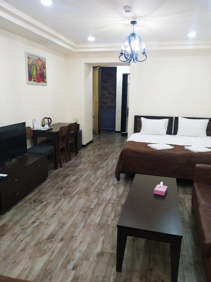 Boutique Living Hotel Єреван Екстер'єр фото