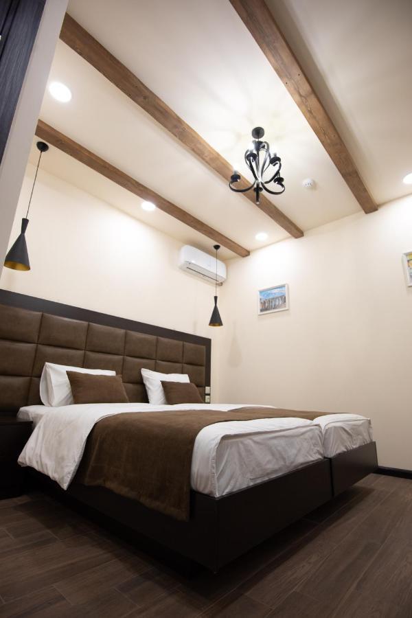 Boutique Living Hotel Єреван Екстер'єр фото