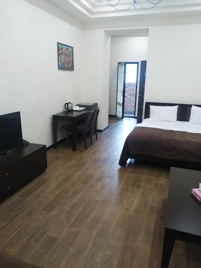 Boutique Living Hotel Єреван Екстер'єр фото